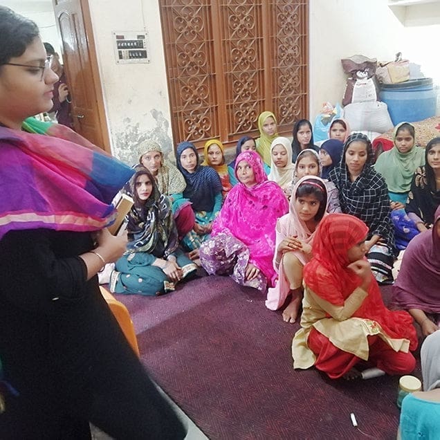 india_education_sq_c6c7d874-5ede-4aab-ab3a-e1127bbd6597.jpg?v=1724871970